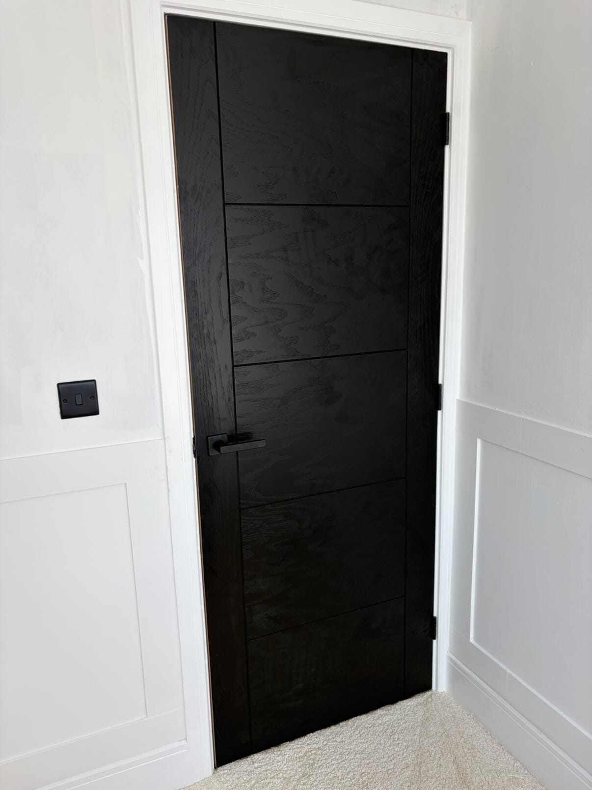 686x1981x44mm (27") Iseo Black Oak Solid Core - Prefinished Internal Doors